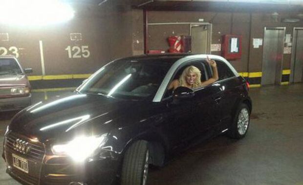 El nuevo "chiche" le duró poco: Victoria Xipolitakis chocó su auto nuevo