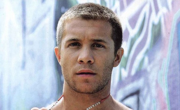 El nuevo y sexy look de Nicolás "Tacho" Riera. (Foto: Caras)