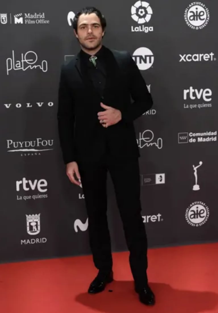 El original accesorio que Peter Lanzani lució en los Premios Platino