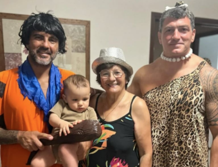 El original disfraz de Luca, el hijo de Fabián Cubero y Mica Viciconte, para festejar el cumple de su abuela