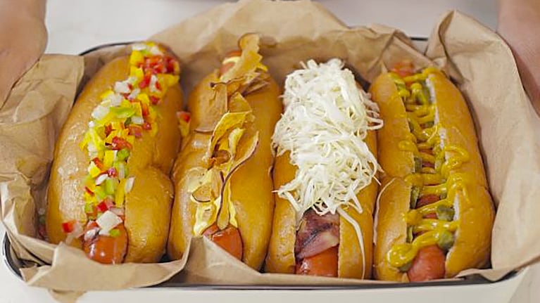 El pancho alemán (tercero desde la derecha) se destaca por llevar chucrut y mostaza de dijón. Foto: Cucinare TV