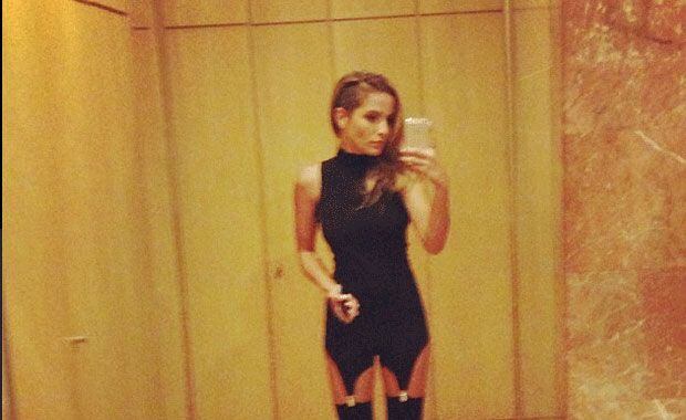 El particular look de Brenda Asnicar en la presentación de Cumbia Ninja, en México (Foto: Instagram).