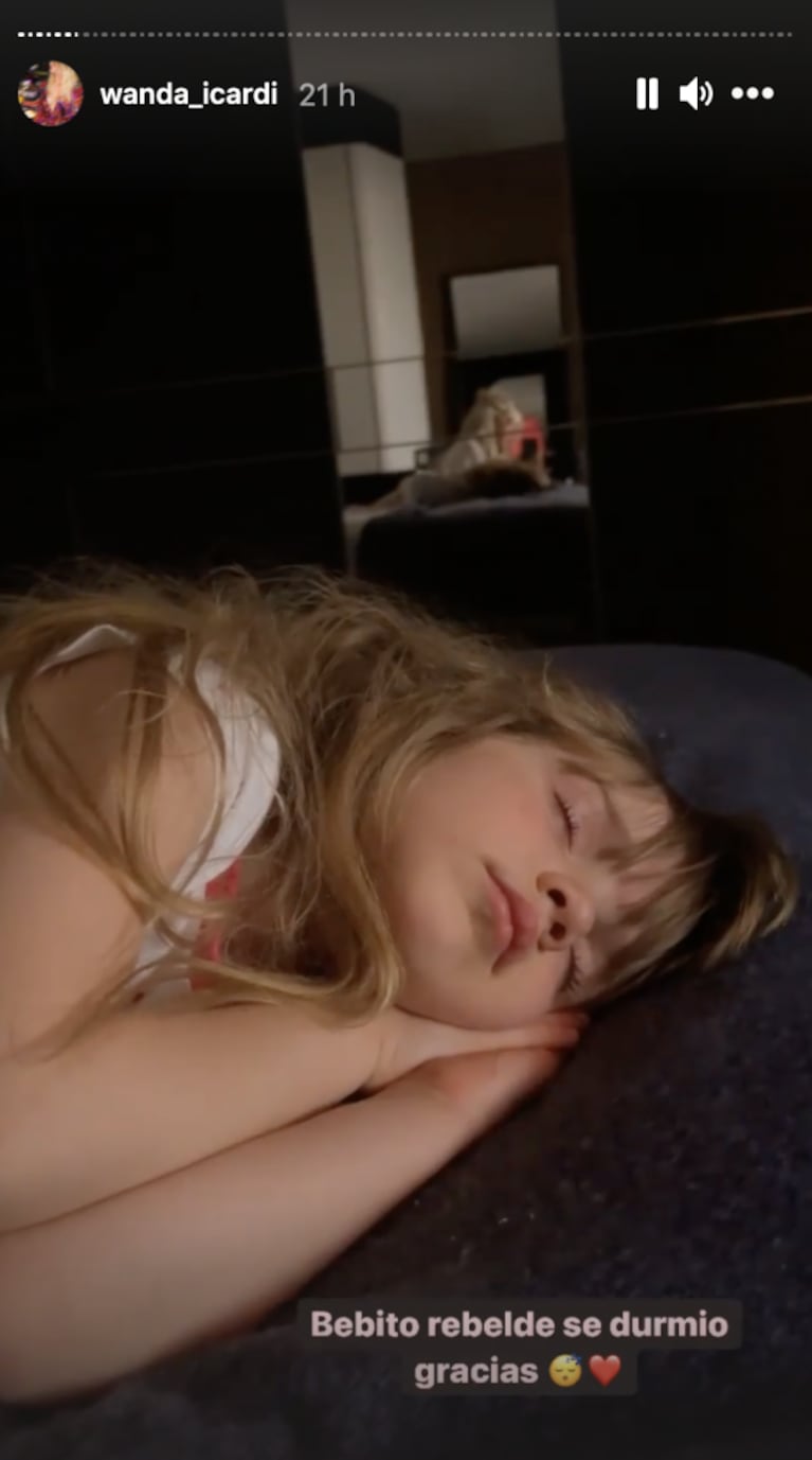 El pedido de Wanda Nara a sus seguidores, en plena lucha por intentar que su hija se duerma: "Bebita rebelde"