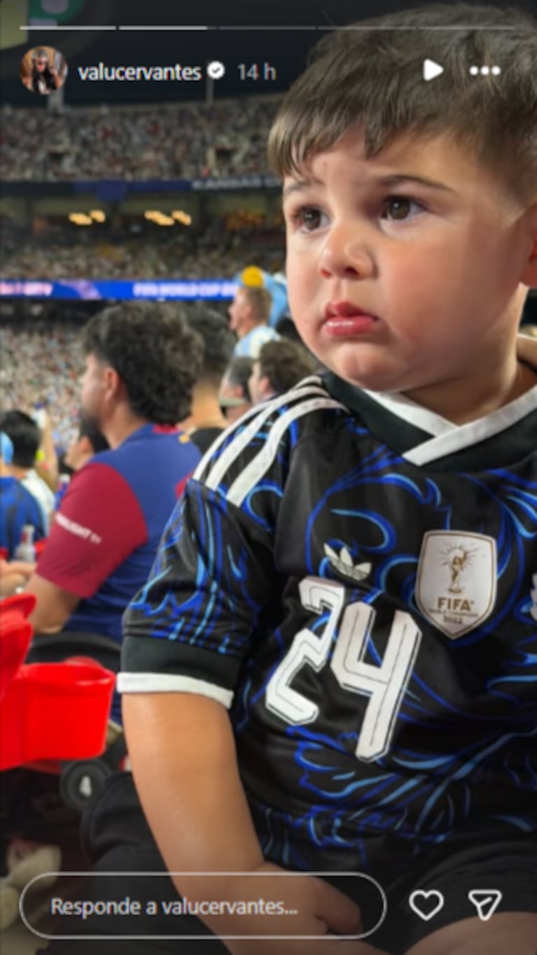 El pequeño acompañó la alegría albiceleste después de un debut soñado en el Mundial.
