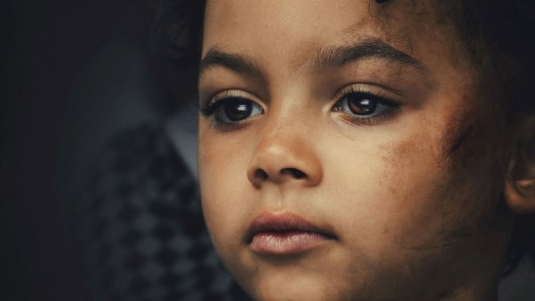 El pequeño Alex en la ficción de Netflix.