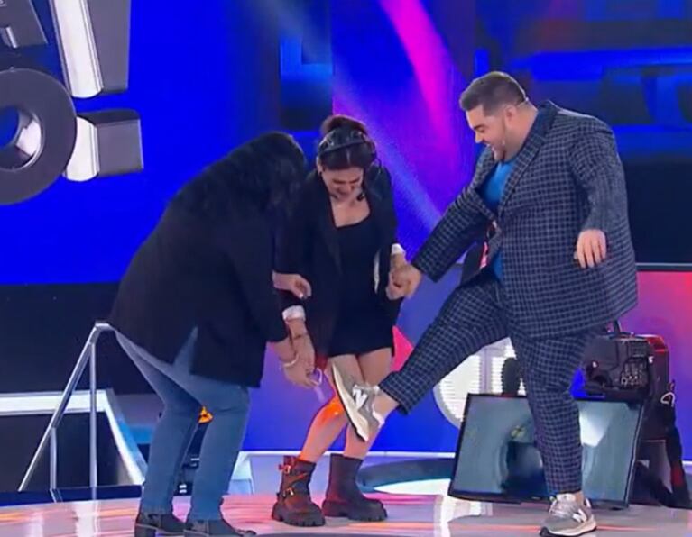 El percance que sufrió una participante de Ahora Caigo apenas ingresó al estudio: “Chicas, perdón”