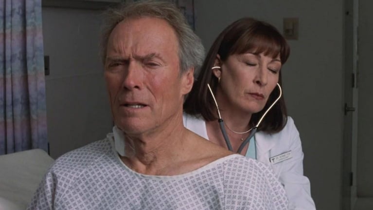 El personaje de Eastwood en la ficción recibe un trasplante de corazón.