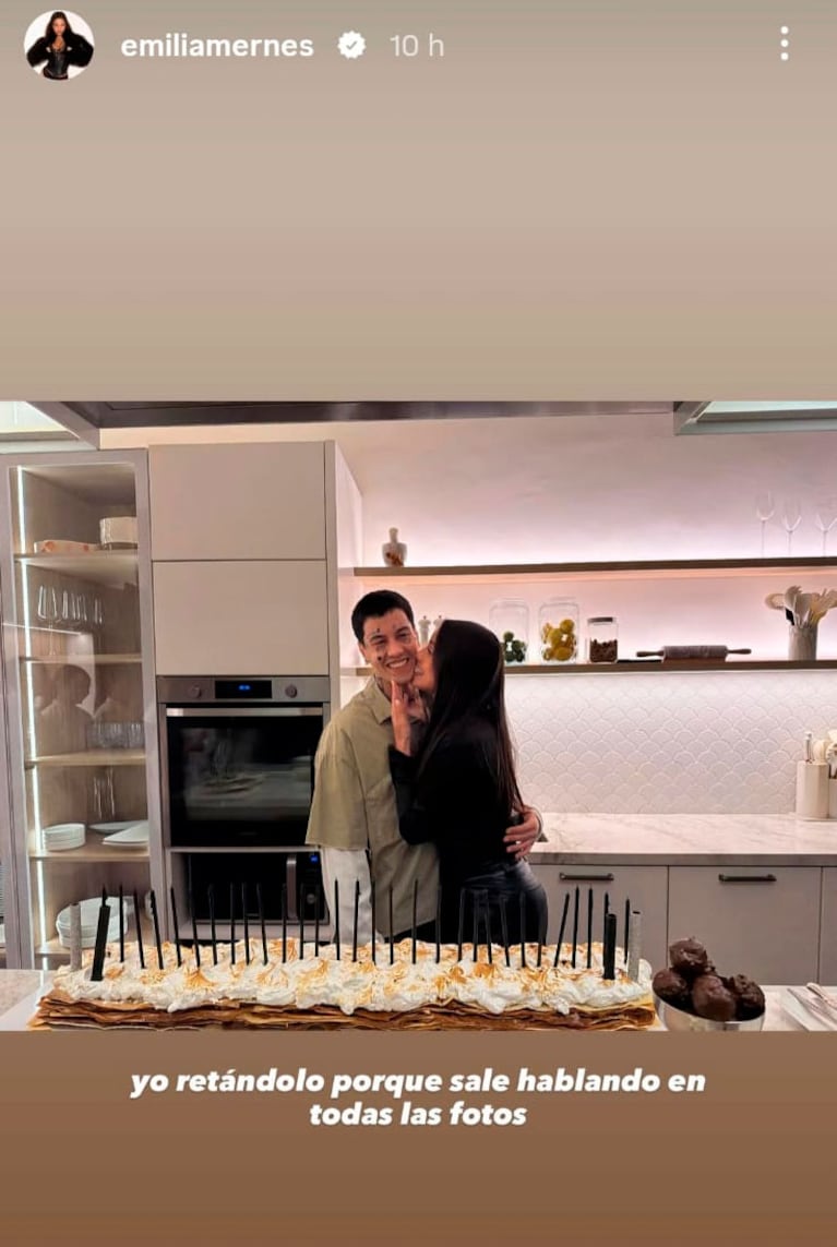 El pícaro reto de Emilia Mernes a Duki en su megafiesta de 30 años (foto de Instagram)