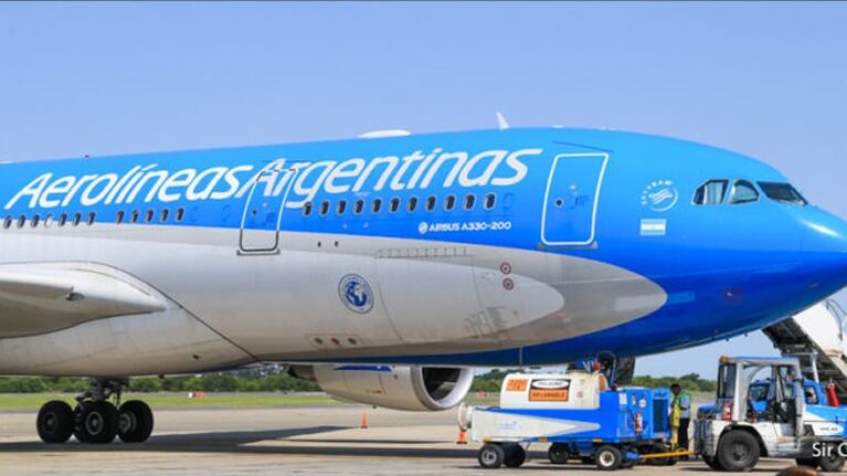 El piloto de Aerolíneas emocionó a todos con su mensaje de bienvenida.
