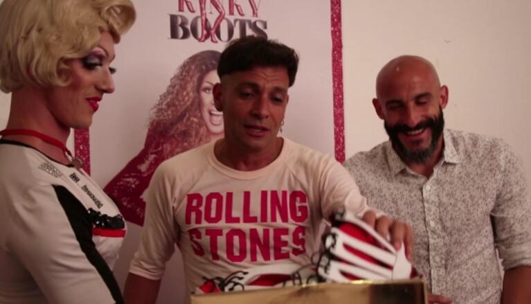 El plantel de River fue al teatro a ver Kinky Boots y Martín Bossi les hizo un regalo muy especial