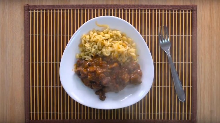 El plato terminado con su presentación en dos colores. Foto: Cucinare.TV.