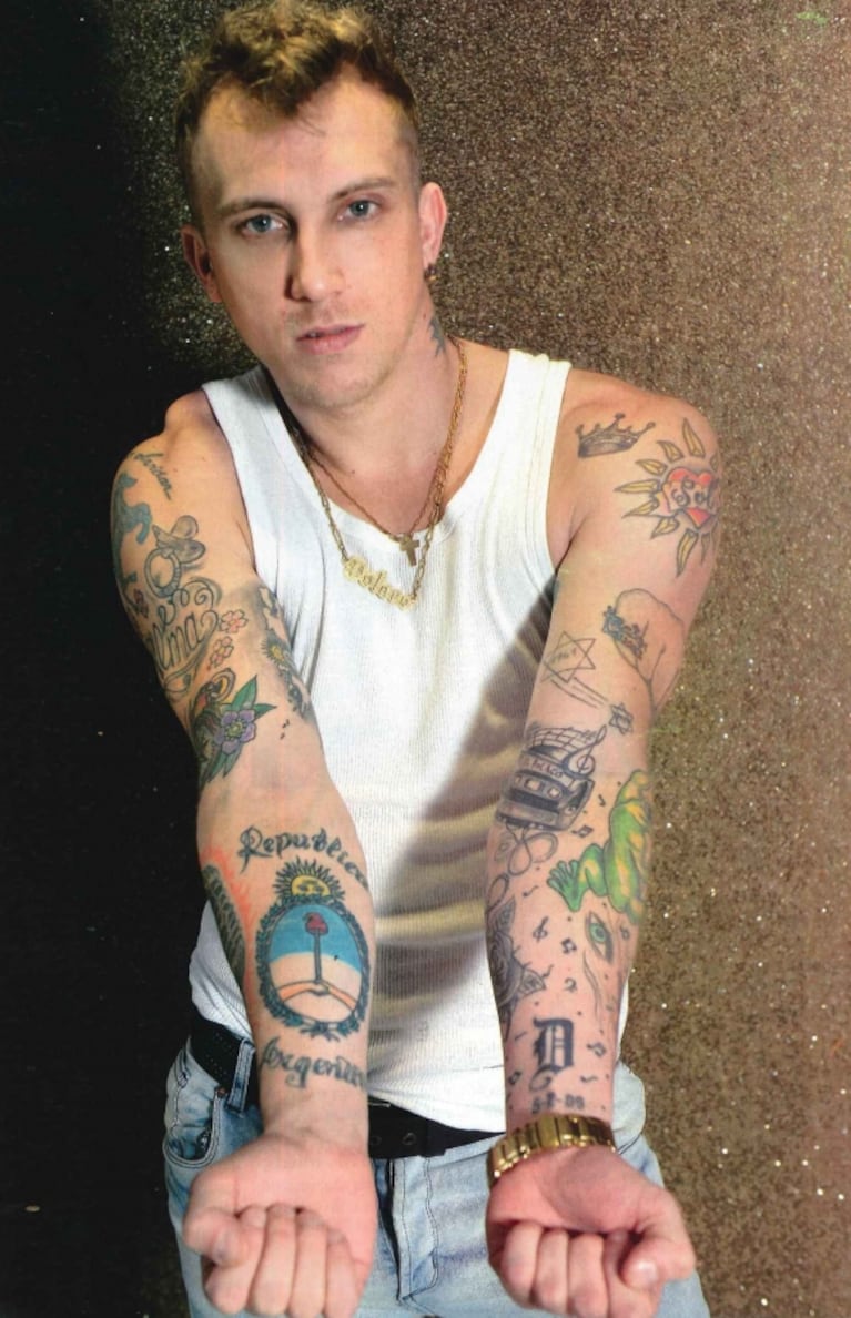 El Polaco mostró todos los tatuajes que lleva en su cuerpo: las caras de sus hijas, símbolos patrios y más 