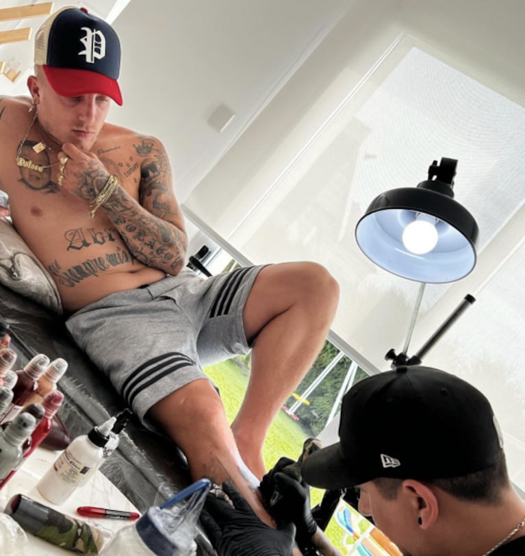 El Polaco se tatuó la cara de su papá, a siete meses de su muerte: "Te amo, viejo"