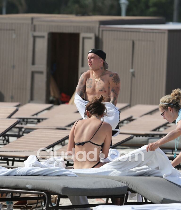El Polaco y Silvina Luna, relax total en las playas de Miami… y un inesperado blooper hot