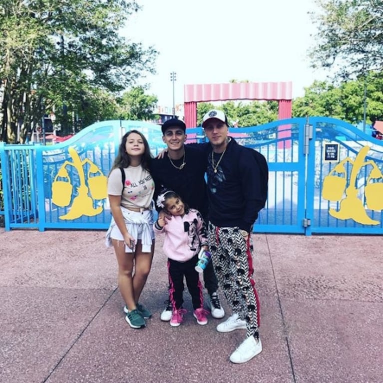 El Polaco y sus hijas, a pura diversión en Disney: parques, castillos... ¡y muchas atracciones turísticas!