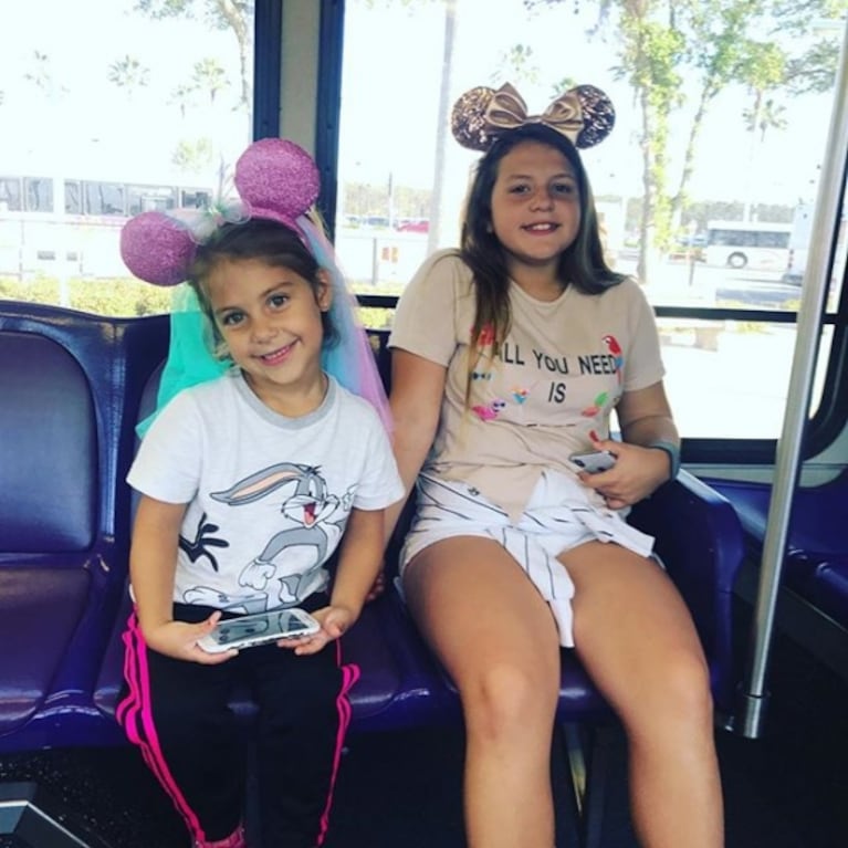 El Polaco y sus hijas, a pura diversión en Disney: parques, castillos... ¡y muchas atracciones turísticas!