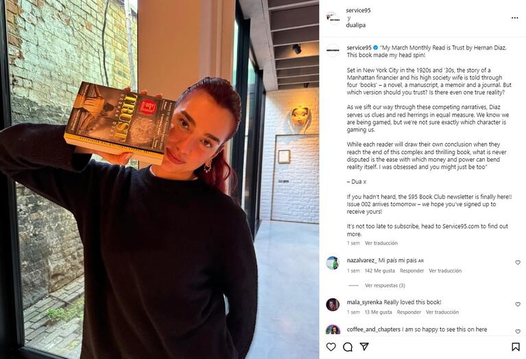 El posteo de Dua Lipa sobre el libro Trust de Hernán Díaz (Foto: Instagram @dualipa)