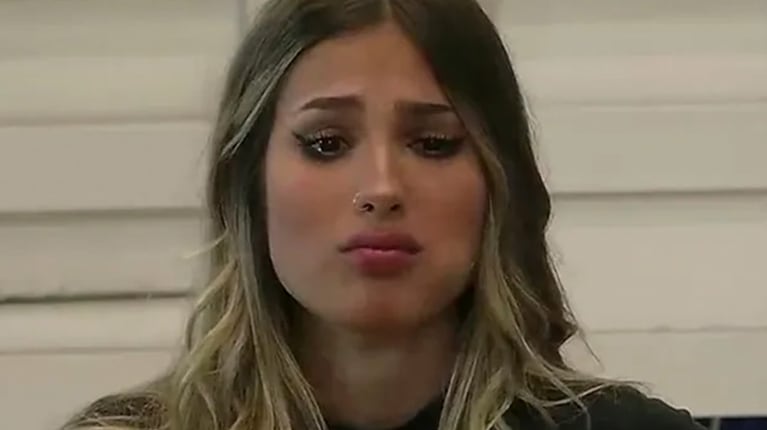 El posteo de Julieta Poggio que preocupó a sus fans: posteó fotos llorando, se arrepintió y las borró.