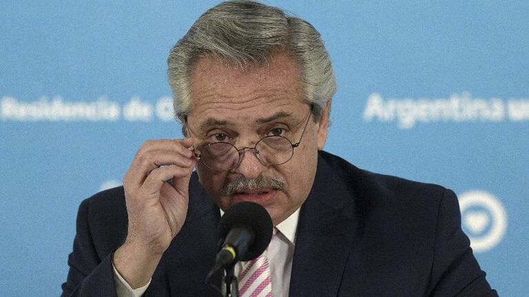 El Presidente analiza con gobernadores medidas ante la suba de contagios de coronavirus. Foto: EFE.