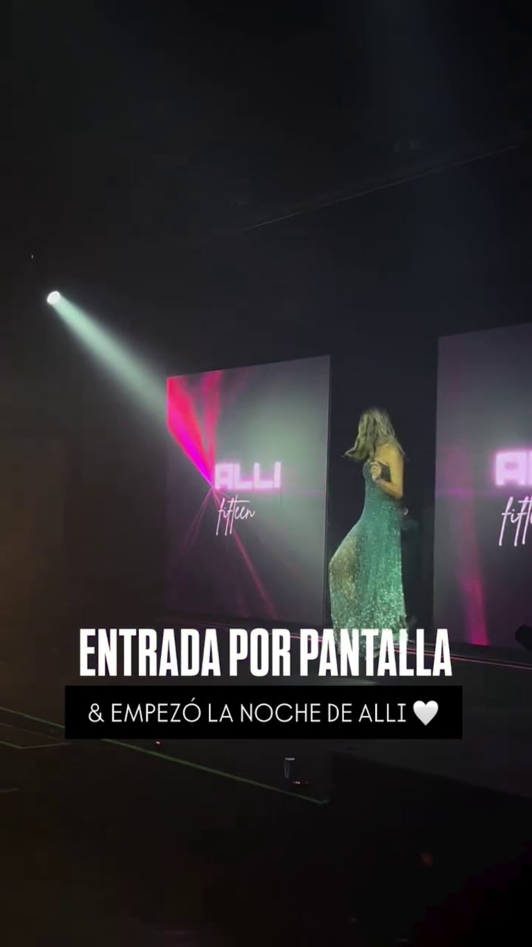 El primer look de Allegra Cubero para su fiesta de 15 (Foto: Instagram).