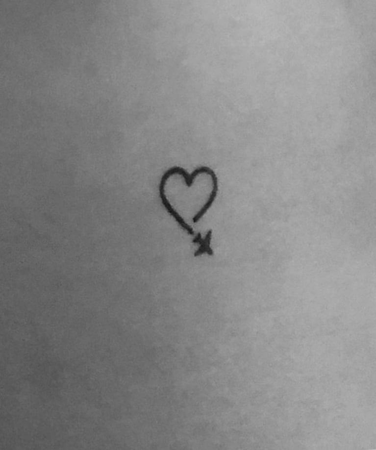 El primer (y muy significativo) tatuaje de Stephanie Demner: "Viajá lo más que puedas"