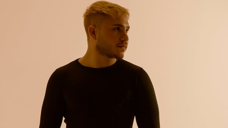 El productor y DJ argentino presenta su segundo lanzamiento en Simulate, el sello del británico Massano, consolidando un presente de fuerte proyección internacional.