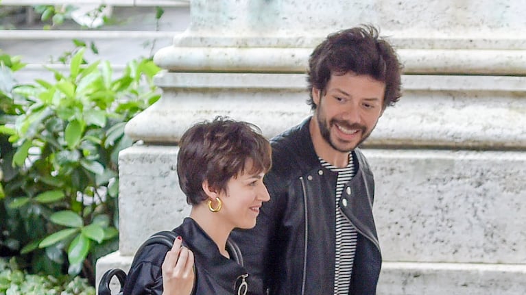 El Profesor y Tokio, de paseo en Roma: nuevo look canchero y furor con sus fans