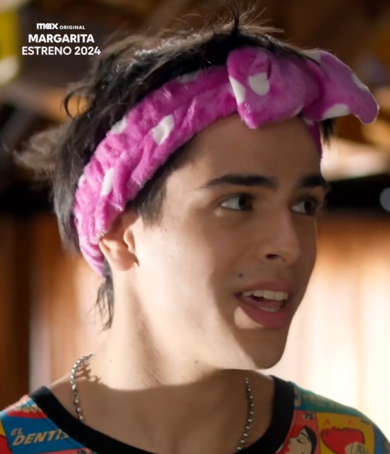 El pronombre de Zeki es "elle".