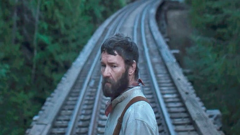 El protagonista es un hombre que no expresa mucho lo que siente, pero que alberga en su interior una profunda sensibilidad.