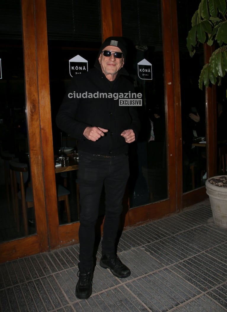 El Puma Goity en el festejo del fin del rodaje de la comedia de Adrián Suar y Guillermo Francella, Un funeral y medio (Foto: Movilpress).