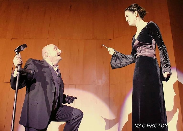El Puma Goity y Ariadna Asturzzi en Ricardo III. (Foto: @ariadnaasturzzi)