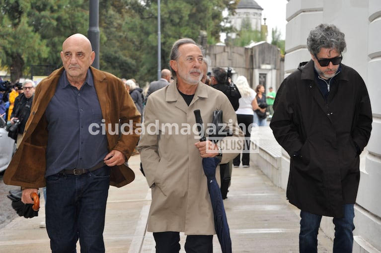 El Puma Goity y Guillermo Francella en el entierro de Luis Brandoni (Foto: Movilpress).