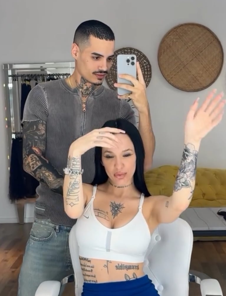 El radical cambio de look de La Joaqui: corte rectísimo bajo los hombros y mechas platinadas