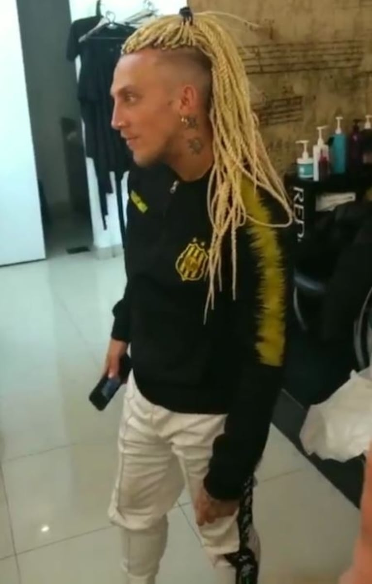 El radical cambio de look del Polaco para el Súper Bailando: una melena de trenzas cosidas africanas