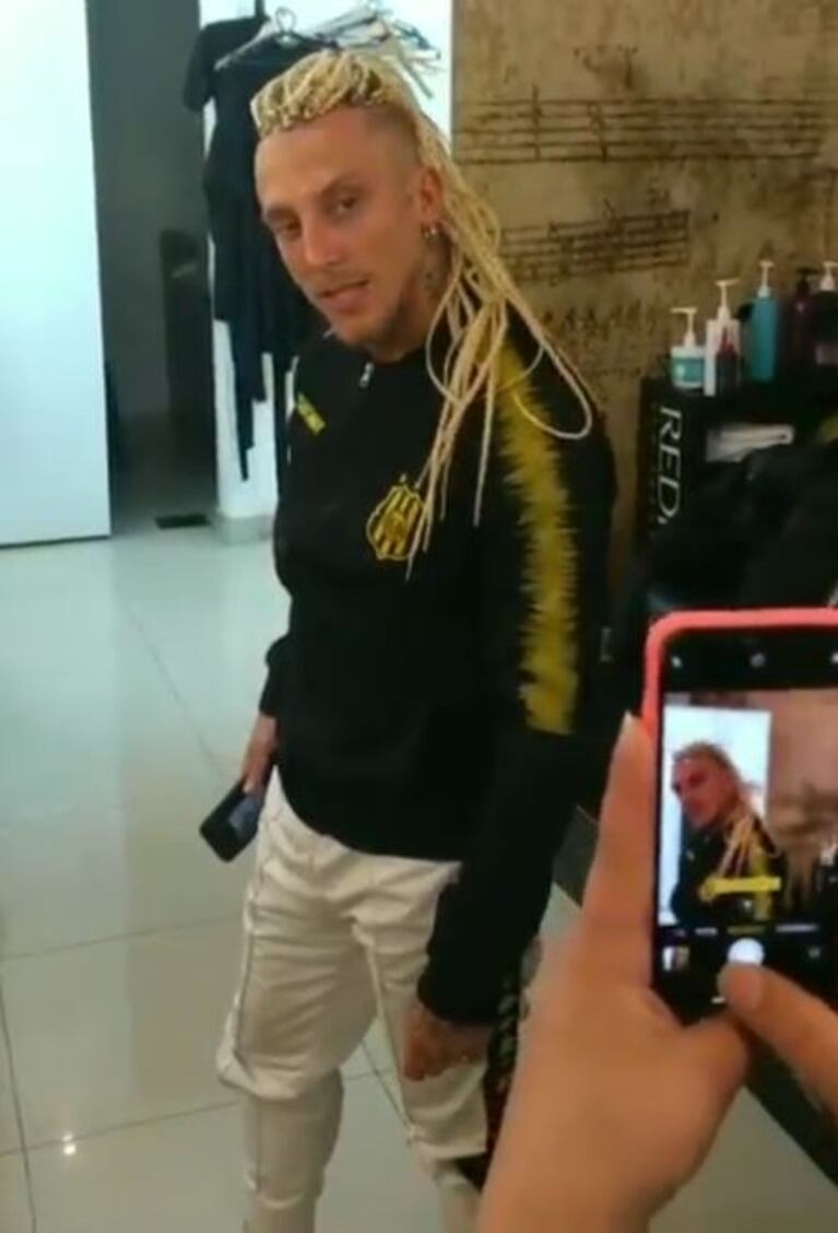 El radical cambio de look del Polaco para el Súper Bailando: una melena de trenzas cosidas africanas