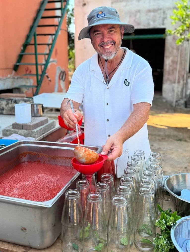  el reconocido cocinero encontró su refugio en una propiedad de piedra donde "cocinar con menos" es su nueva filosofía de vida.  Crédito Instagram