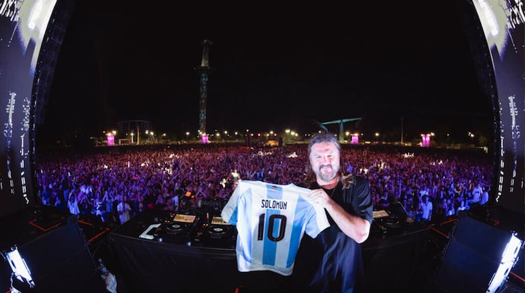 El reconocido DJ y productor bosnio-alemán volverá a presentarse en Mandarine Park el próximo 24 de octubre.