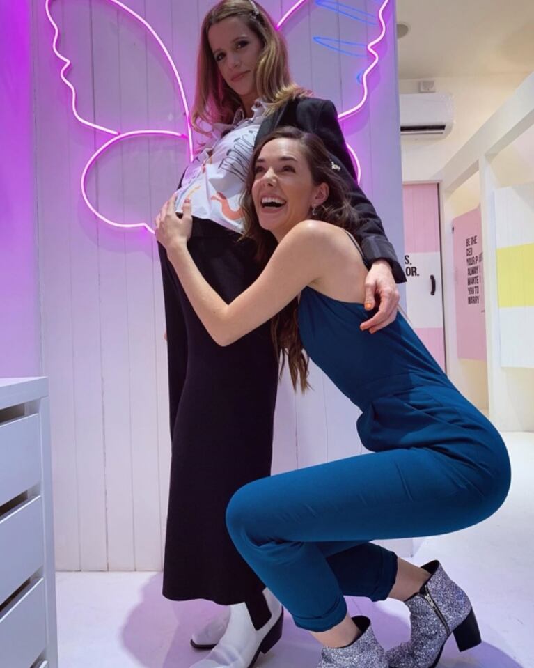 El reencuentro de "Flozmín" de Las Estrellas: Julieta Nair Calvo con Violeta Urtizberea embarazadísima