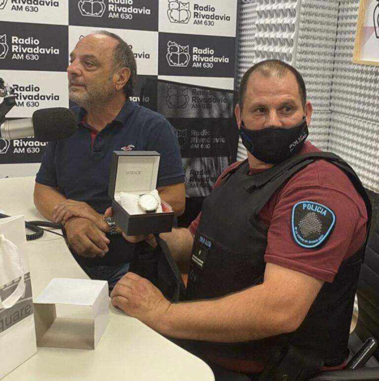El regalo de Baby Etchecopar al policía que detuvo al ladrón que le robó a la salida de la radio: "Es mi ángel de la guarda"
