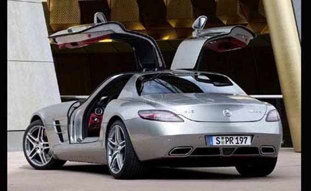 El regalo de Maxi López a Wanda Nara: un Mercedes Benz SLS AMG, valuado en 250.000 dólares. (Foto: Web)