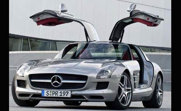 El regalo de Maxi López a Wanda Nara: un Mercedes Benz SLS AMG, valuado en 250.000 dólares. (Foto: Web)