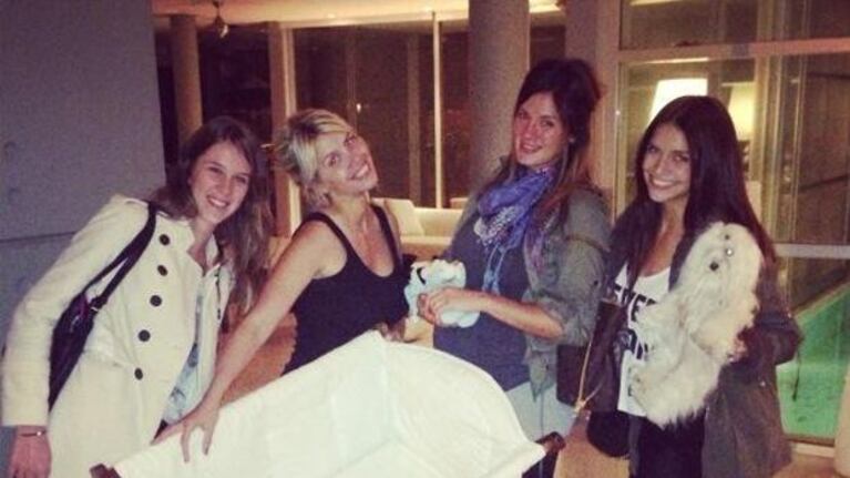 El regalo de Wanda Nara para Olivia, la hija que esperan Paula Chaves y Peter Alfonso. (Foto: Web)