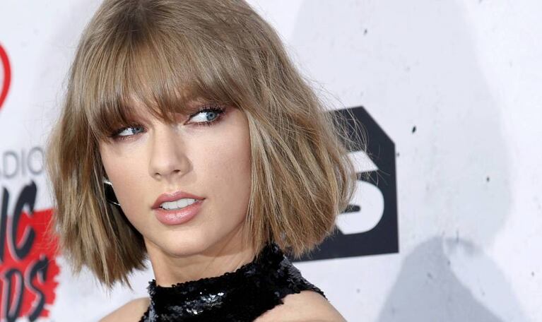 El reportero Greg James le sugirió a Taylor Swift que se diera una ducha