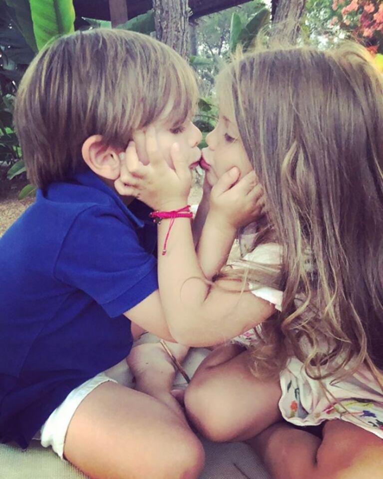El reto de Wanda a Icardi tras ver a su hija dándole un piquito a un niño: "Dejá el asado y mirá a los nenes"