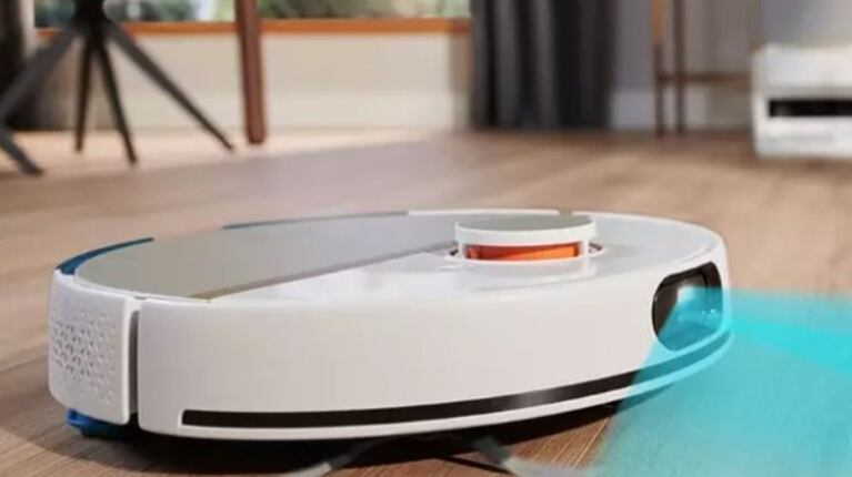 El robot aspirador HomeRun Aqua de Philips elimina más polvo fino acumulado en grietas y alfombras