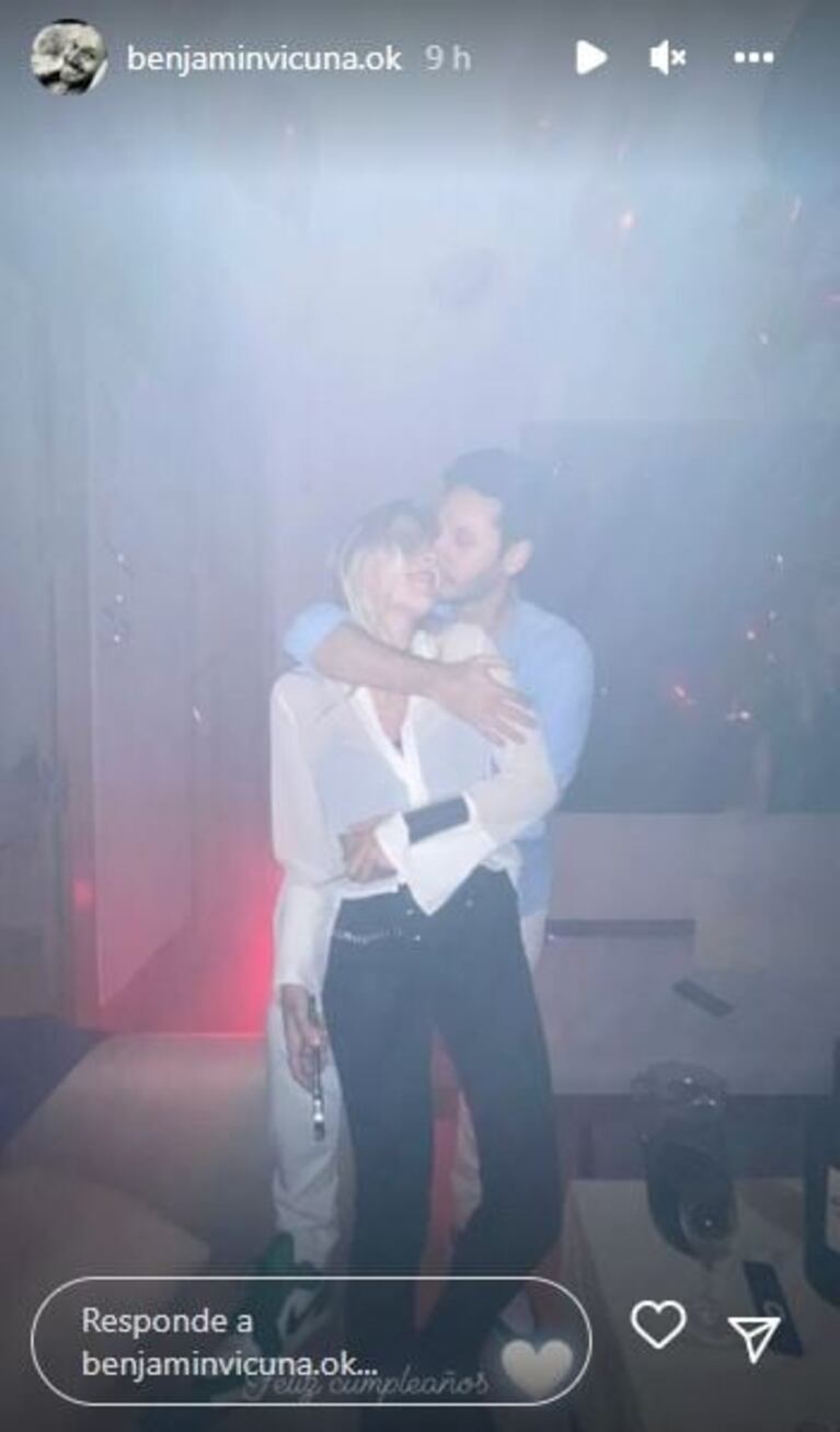 El romántico saludo de Benjamín Vicuña a Eli Sulichin por su cumpleaños con fotos a los besos