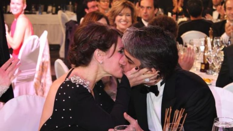 El saludo entre Nancy Dupláa y Pablo Echarri. (Foto: El Trece)
