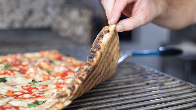 El secreto de esta receta para cocinar de la mejor forma pizza a la parrilla