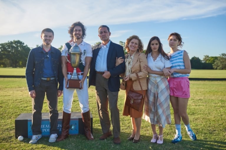 El secreto de la Familia Greco en Netflix: entrevista a Roberta Damián, una de las protagonistas de la serie