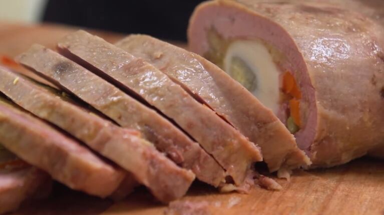El secreto para disfrutar de un clásico, acompañado de una ensalada rusa.
Foto: CucinareTV